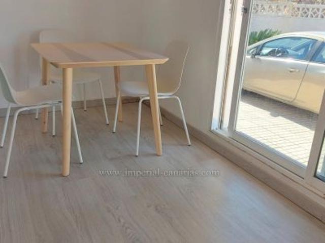 Nice two bedroom apartment in a very peaceful area.Only for seasons
