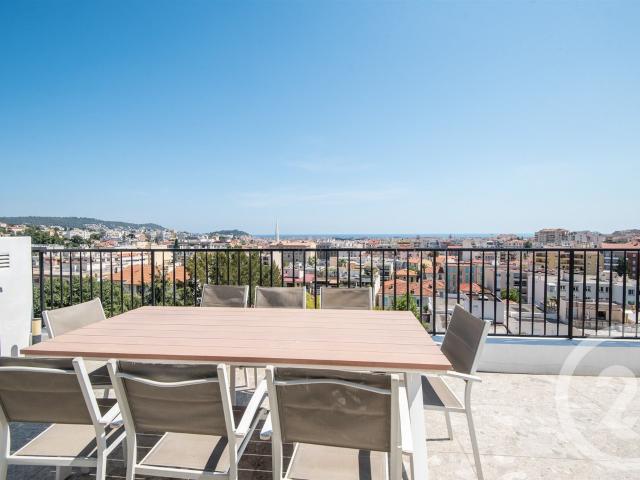 NICE VALROSE: Dernier étage avec toit terrasse et vue mer.. 116m² Nice