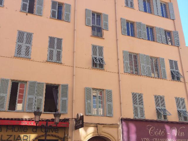 NICE VIEILLE VILLE STUDIO MEUBLE
