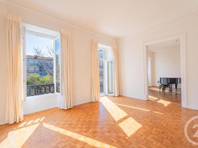 Nice Wilson: Appartement de 190 m², idéalement situé au d. 190m² Nice