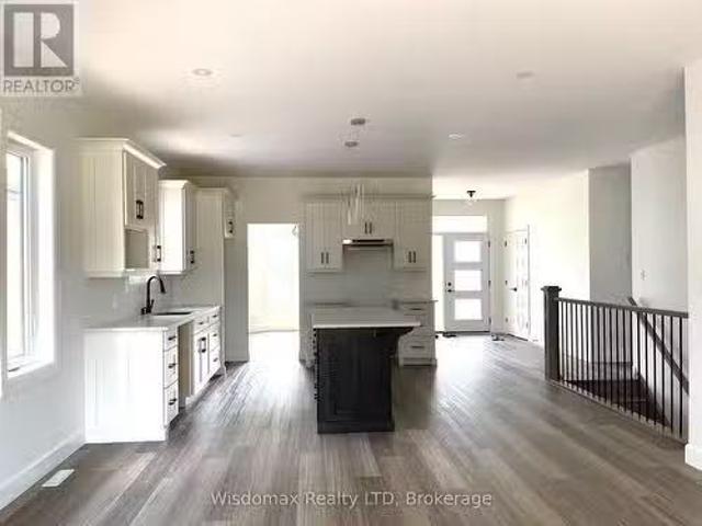 Nice 142 Chestnut Street, Chatham Kent Bothwell, ON, N0P 1C0.