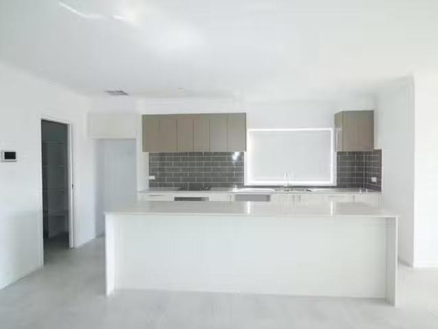 Just in! 1/47 Fullston Way, Holt, ACT 2615