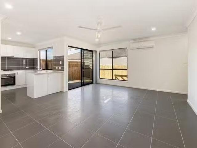 Just in! 1/47 Pinelands Street, Loganlea, QLD 4131