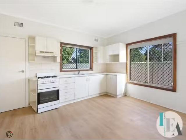 Nice 145 The Avenue, Figtree House for rent Listed by Meagan.