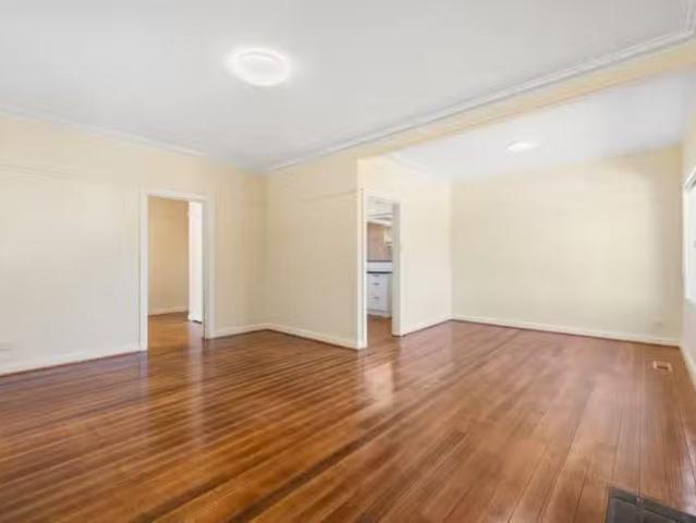 Deal! 148 Elgar Road, Box Hill South VIC 3128 House For Lease
