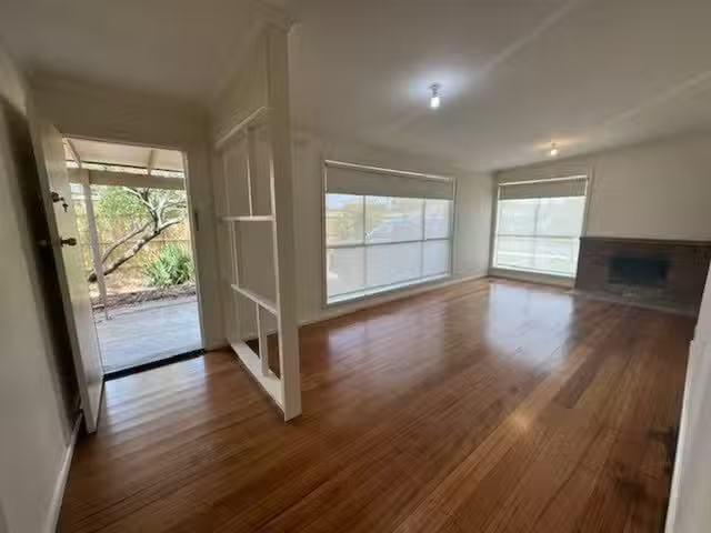 Rental! 14 MCLAREN Avenue, Cranbourne VIC 3977 House For Lease