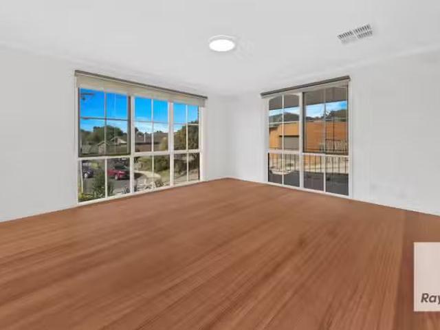 Nice 14 Kingsmere Close, Gladstone Park VIC 3043