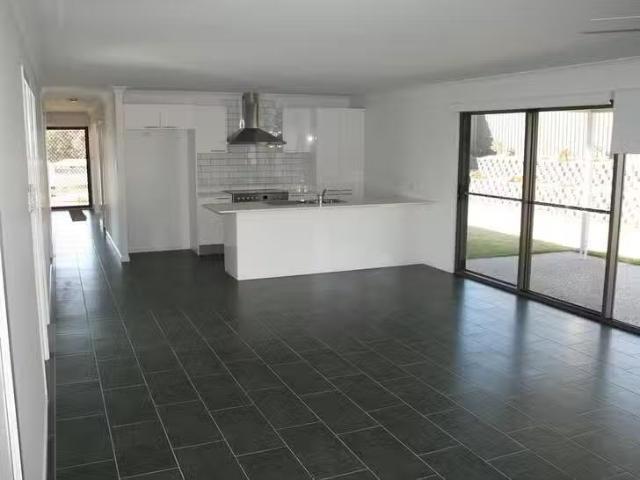 Unique 14 Pera Crescent, Warwick, QLD 4370