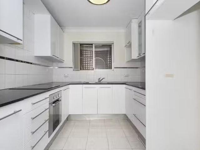 Charming 1/4 Queens Road, Westmead, NSW 2145