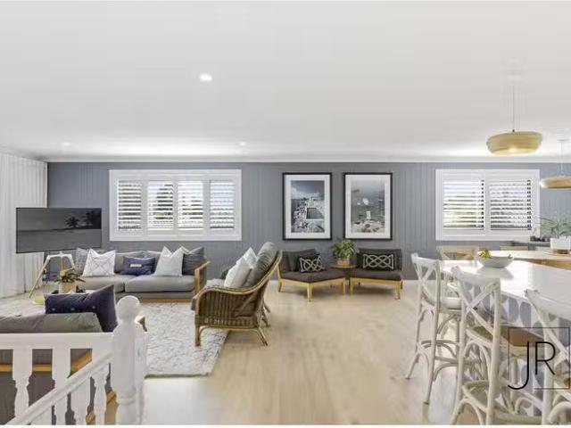 Charming 14 Wild Duck Drive, Mermaid Waters, QLD 4218