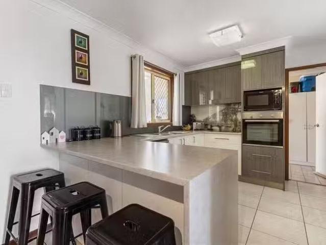 Charming 14 Yentoo Drive, Glenfield Park, NSW 2650