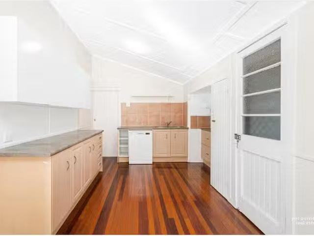 Nice 150 Earl Street, Berserker, QLD 4701