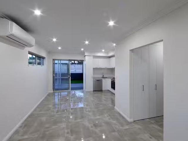 Cozy 1/57 Coode Street, Bayswater, WA 6053