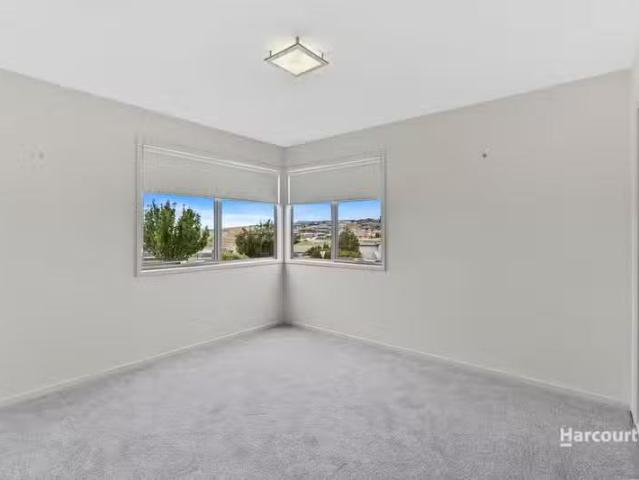 Just in! 1/54 Hance Road, HOWRAH, TAS 7018 House for Rent