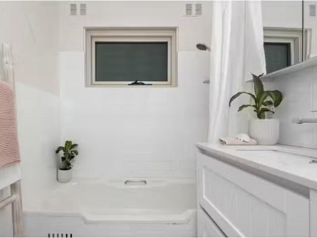 Nice 15/61 Avalon Parade, Avalon Beach Apartment for rent Lis.
