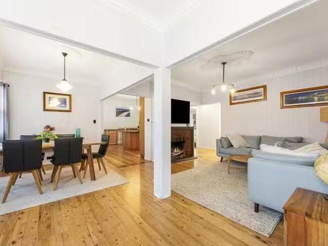 For Rent! 15 Mary Street, Mount Lofty, QLD 4350