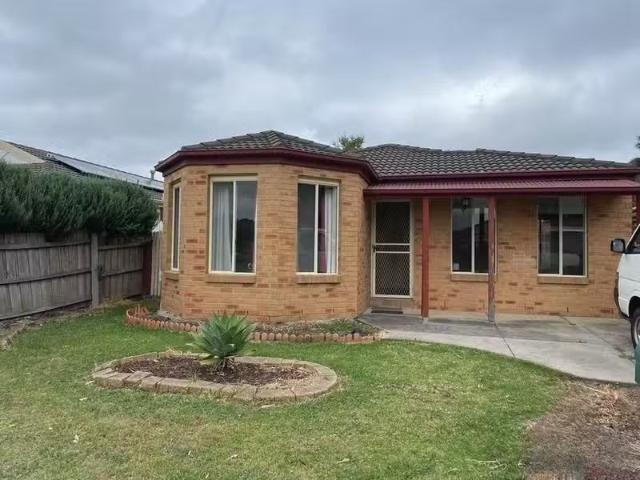 New 15 CHARLOTTE Place, Cranbourne West VIC 3977 House For L.