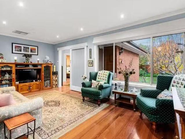 Cheap 15 Gladman Street, Greensborough, VIC 3088