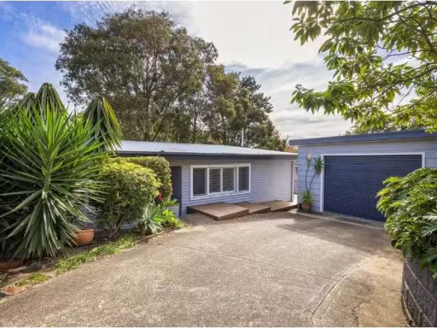 Rental! 15 Hatfield Street, Merewether Heights House for rent.