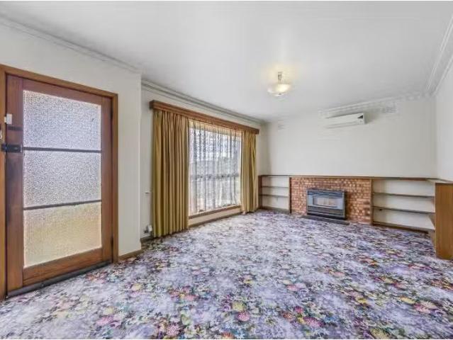 Charming 15 Ivanhoe Street, WENDOUREE House for rent Listed b.