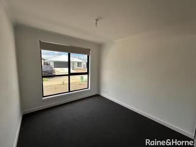 Nice 15 Knight Court, Munno Para Downs, SA 5115