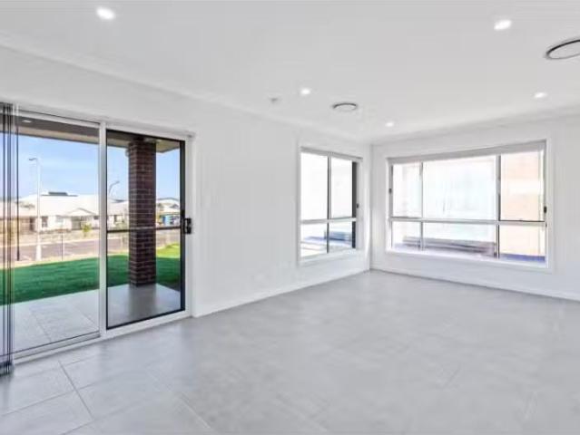 Cheap 15 Pierro Street, Menangle Park House for rent Listed b.