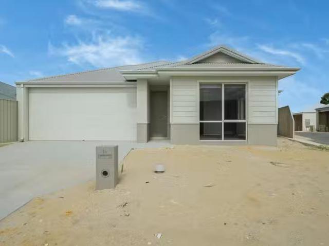 Cozy 15 Shortboard Street, Yanchep, WA 6035