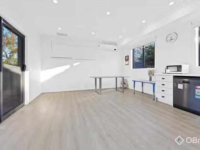 Cozy 1/61 Conrad Street, St Albans, VIC 3021
