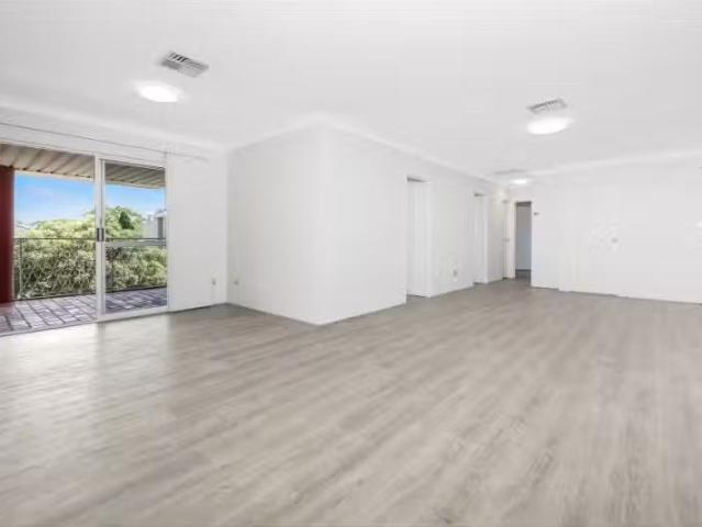 Unique 16/57 61 Banks Street, Monterey Apartment for rent Lis.