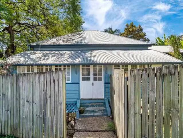 Just in! 1/69 Arthur Terrace, Red Hill, QLD 4059