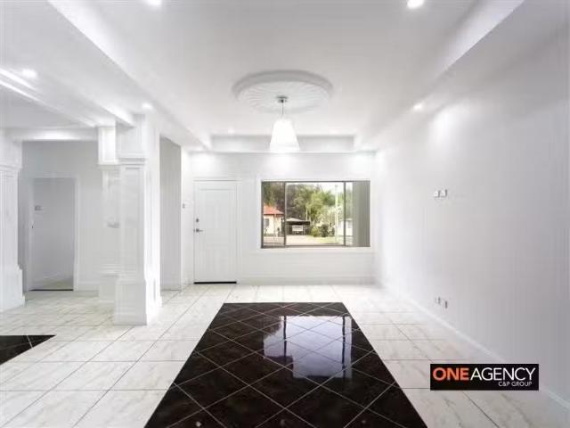Just in! 16 Amalfi Street, LURNEA House for rent Listed by O.