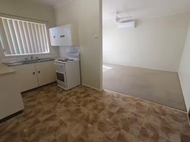 Nice 1/6 Anne Street, TAMWORTH Apartment for rent Listed by D.