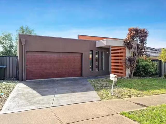 Deal! 16 Bandler Parkway, Point Cook, VIC 3030
