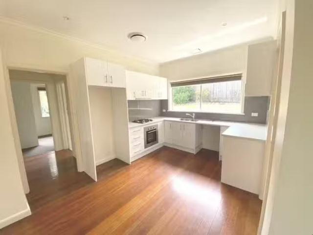 Cozy 16 Borlase Street, Yallambie, VIC 3085