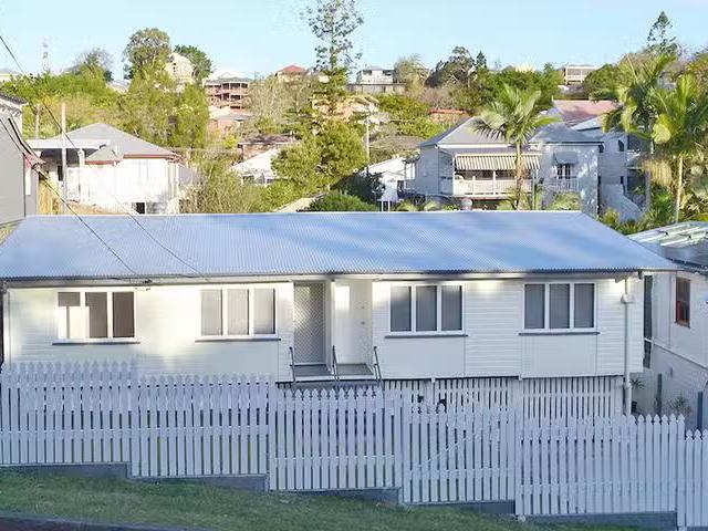 Cozy 16 Dover Street, Red Hill, QLD 4059