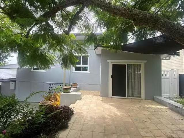 Cozy 16 Eileen Avenue, Southport, QLD 4215