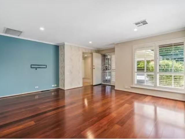 Cheap 16 fishawarra Close, Woodcroft House for rent Listed by.