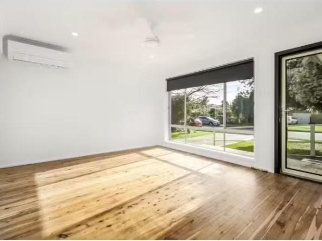 Cozy 16 Gardenia Avenue, Emu Plains House for rent Listed by.