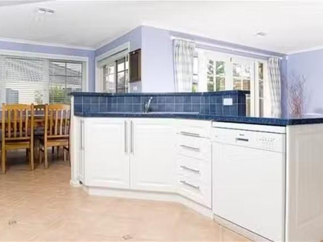 Just in! 16 Hendry Close, Nicholls, ACT 2913
