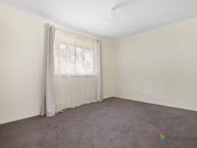 Nice 16 Sarah Place, Armidale, NSW 2350