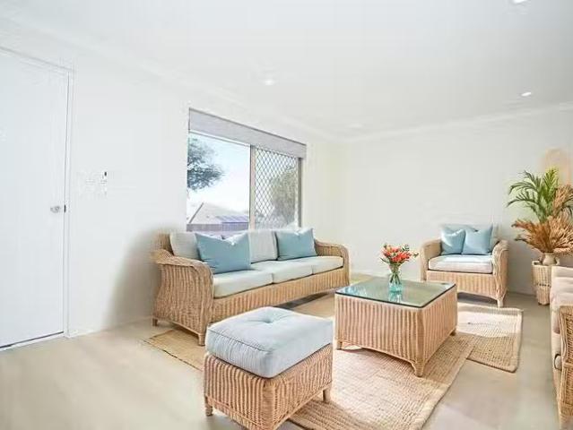 Deal! 16 Whiston Crescent, Clarkson, WA 6030