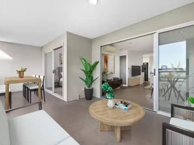 Charming 1704/67 Linton Street, Kangaroo Point, QLD 4169