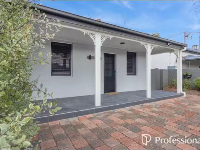 New 170 Gurwood Street, Wagga Wagga House for rent Listed by.