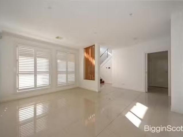 Cozy 1/72 Foch Street, Box Hill South, VIC 3128