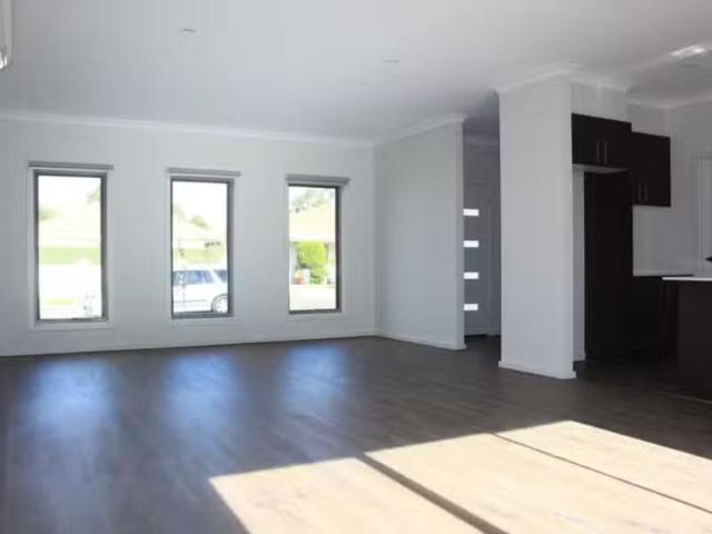 Cozy 1/72 Maxweld Street, Ardeer VIC 3022