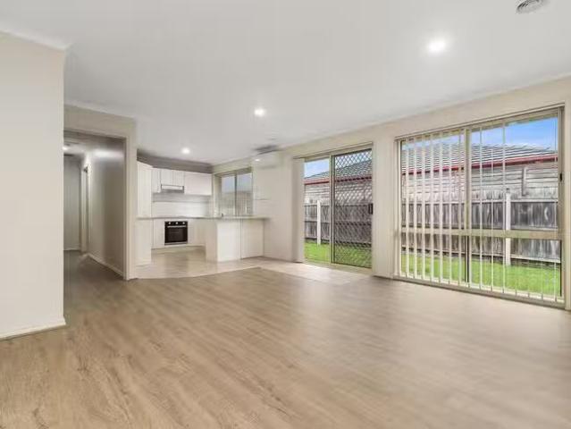 Charming 17/2 Spray Street, Frankston, VIC 3199
