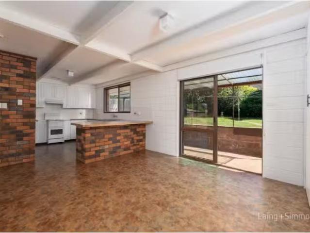 Charming 17 Murray Avenue, Armidale House for rent Listed by.