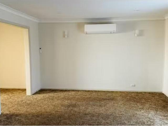 Charming 17 Markham Avenue, Orange House for rent Listed by J.