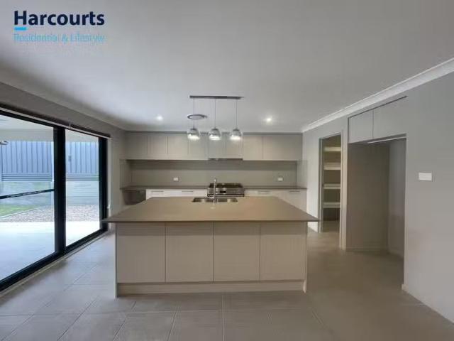 Deal! 17 Mary Mackillop Drive, WOONGARRAH, NSW 2259 House fo.