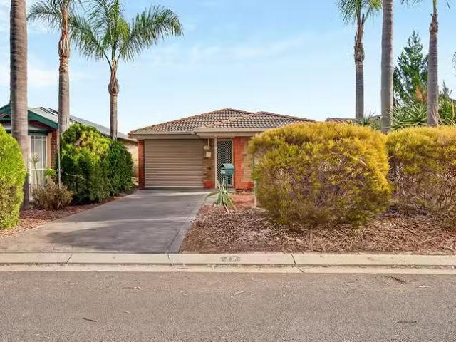 Rental! 17 Mitchinson Grove, Pooraka, SA 5095